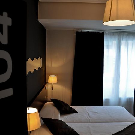 Hostal La Rotonda Ourense Bagian luar foto