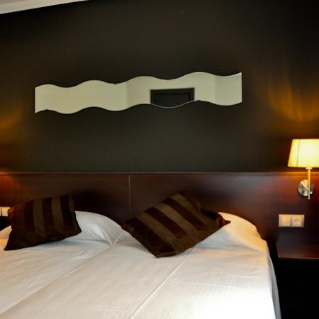 Hostal La Rotonda Ourense Bagian luar foto