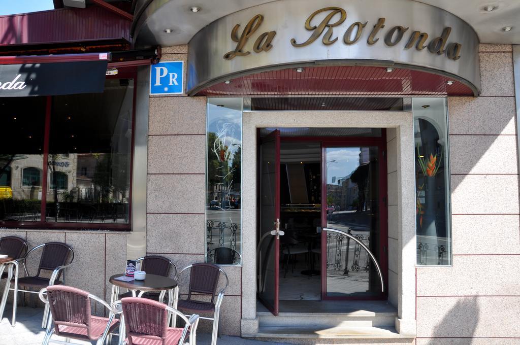 Hostal La Rotonda Ourense Bagian luar foto