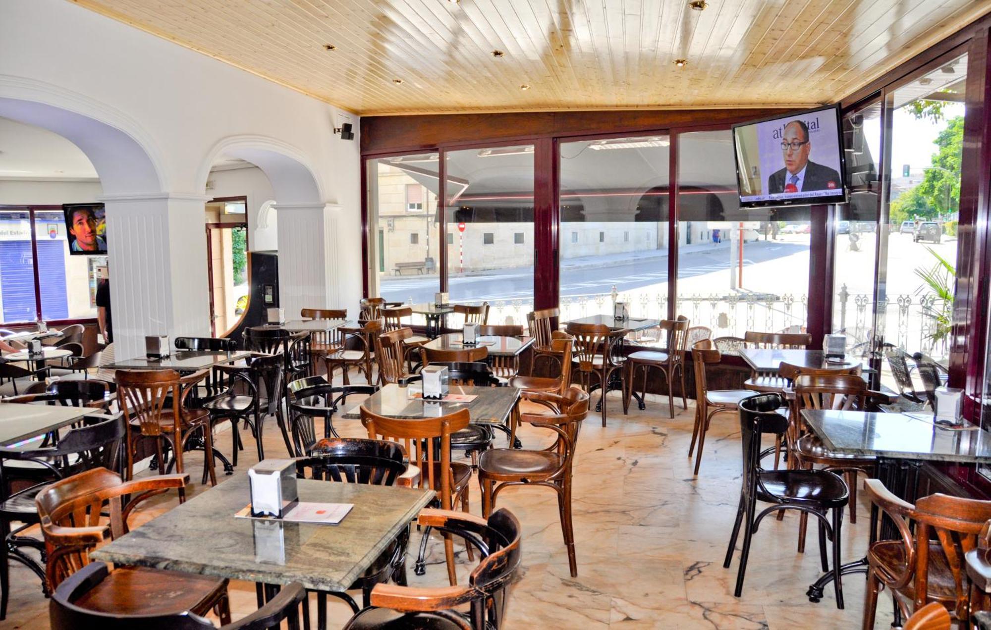 Hostal La Rotonda Ourense Bagian luar foto