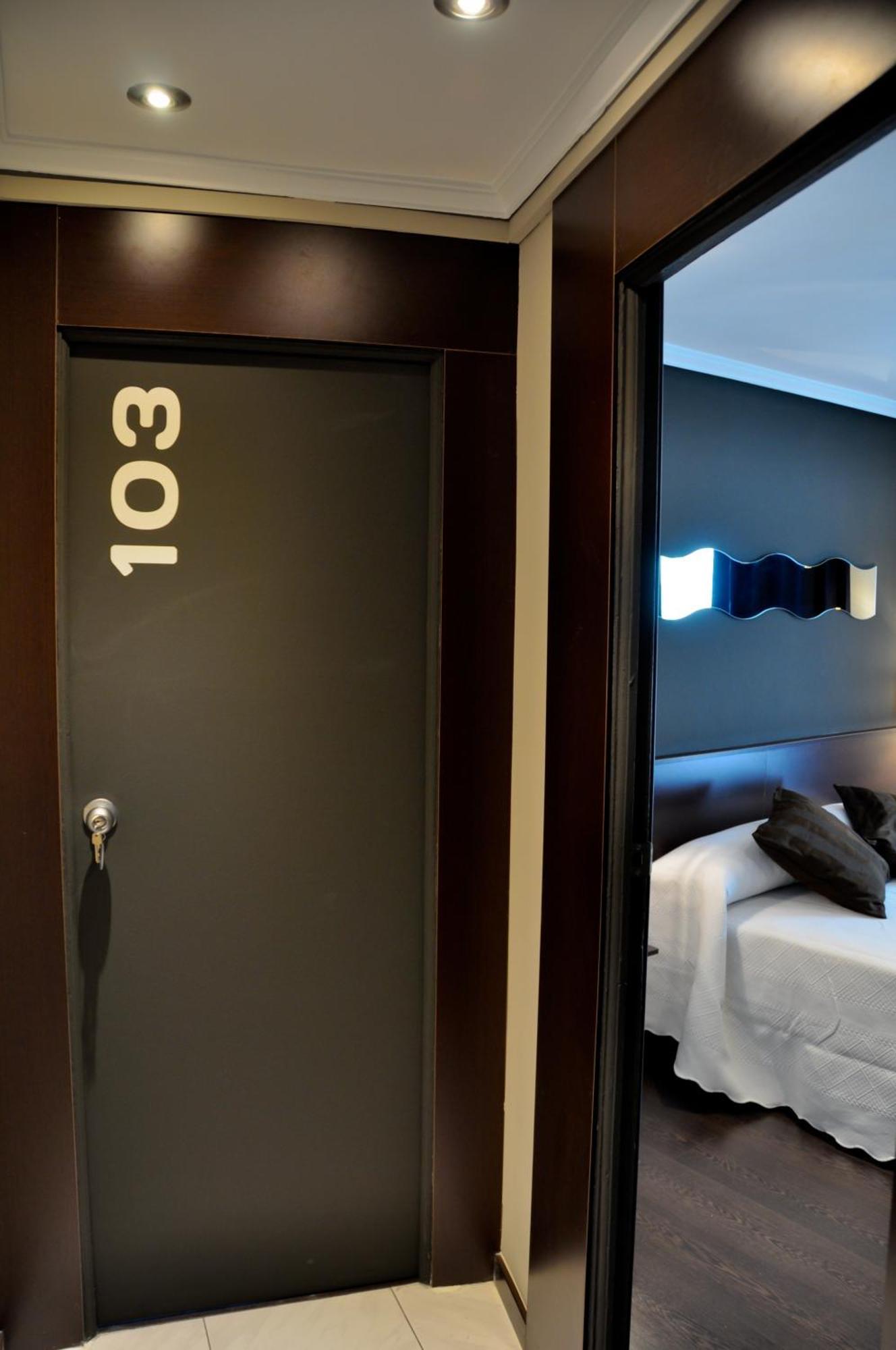Hostal La Rotonda Ourense Bagian luar foto