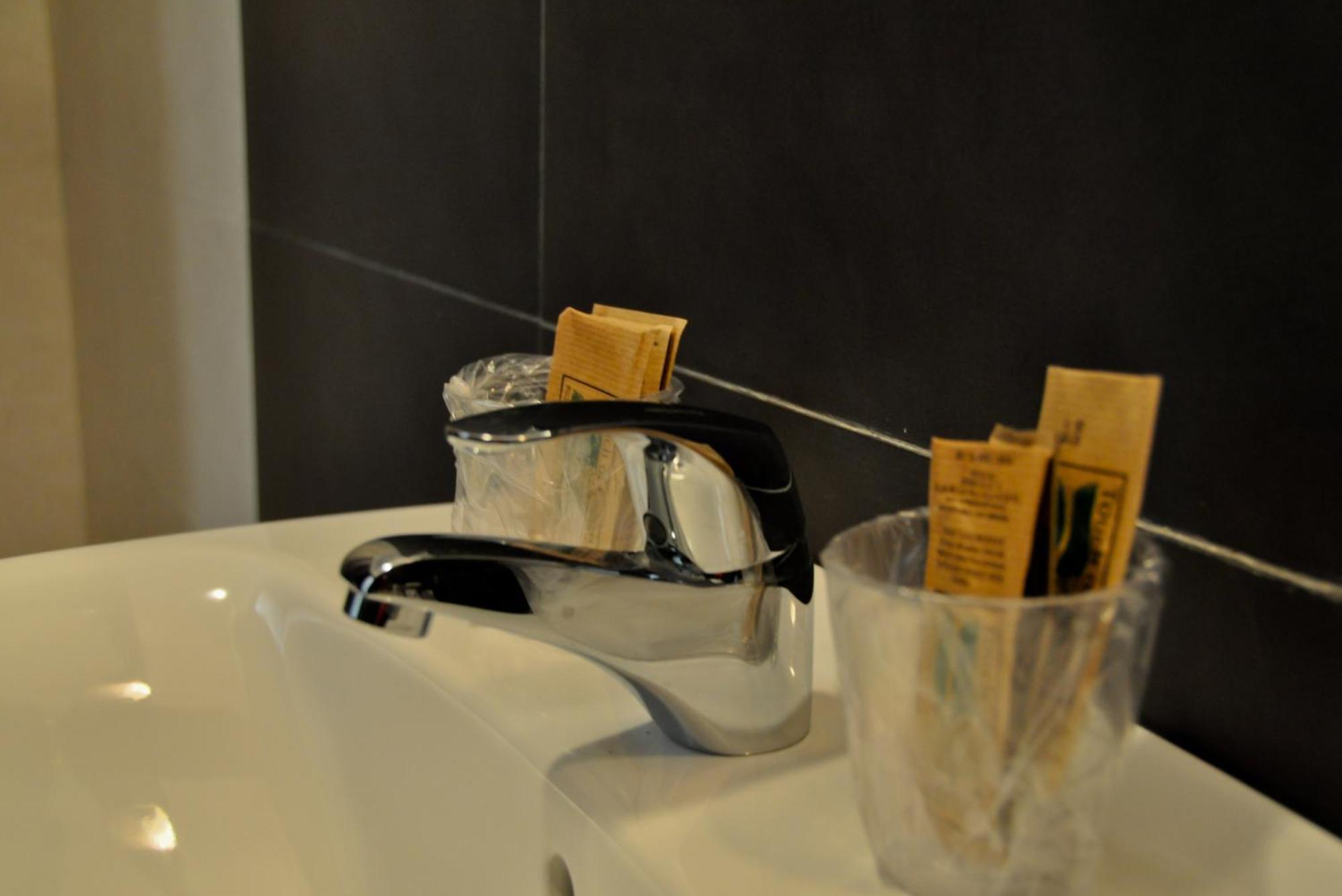 Hostal La Rotonda Ourense Bagian luar foto