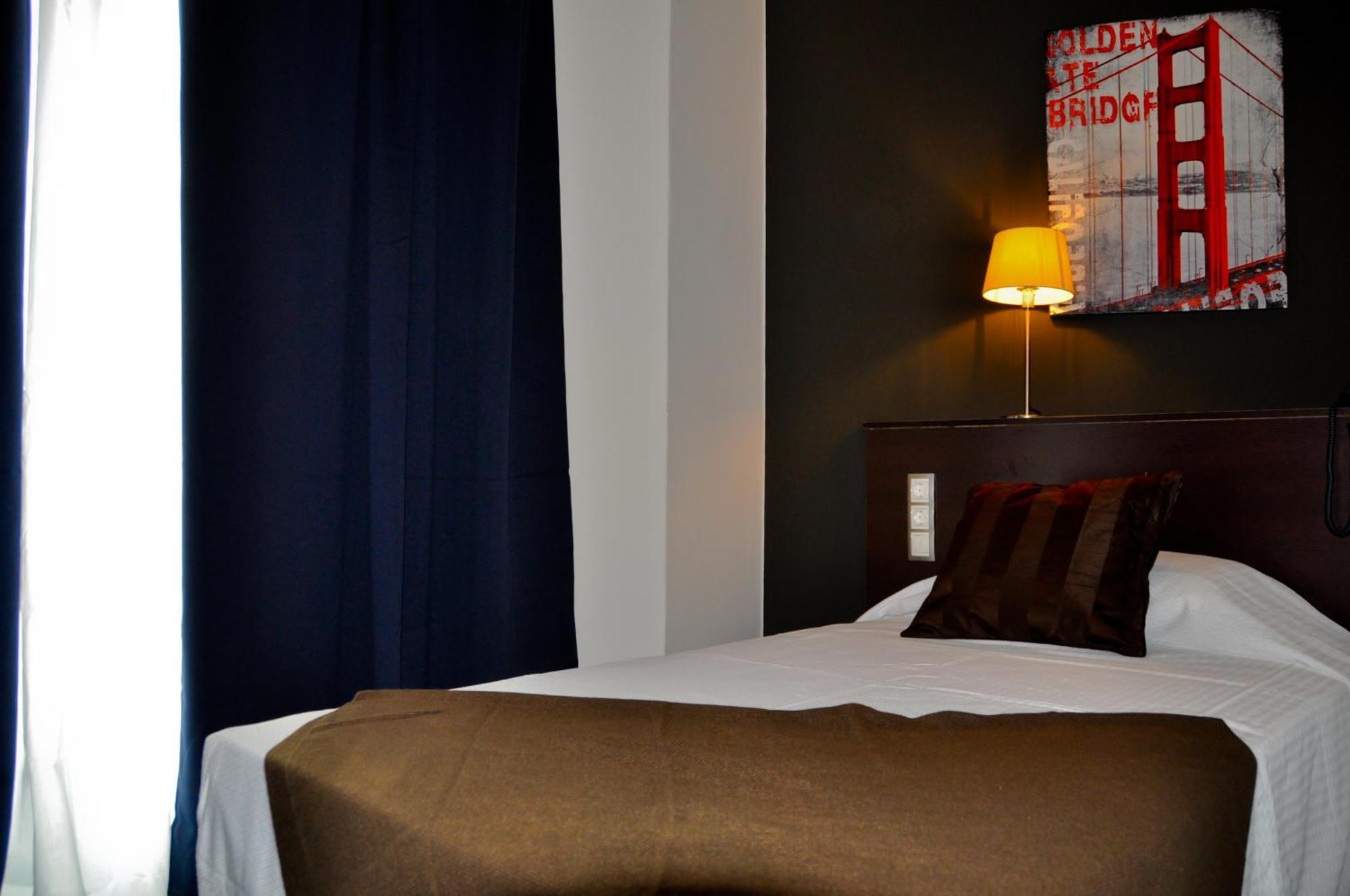 Hostal La Rotonda Ourense Bagian luar foto