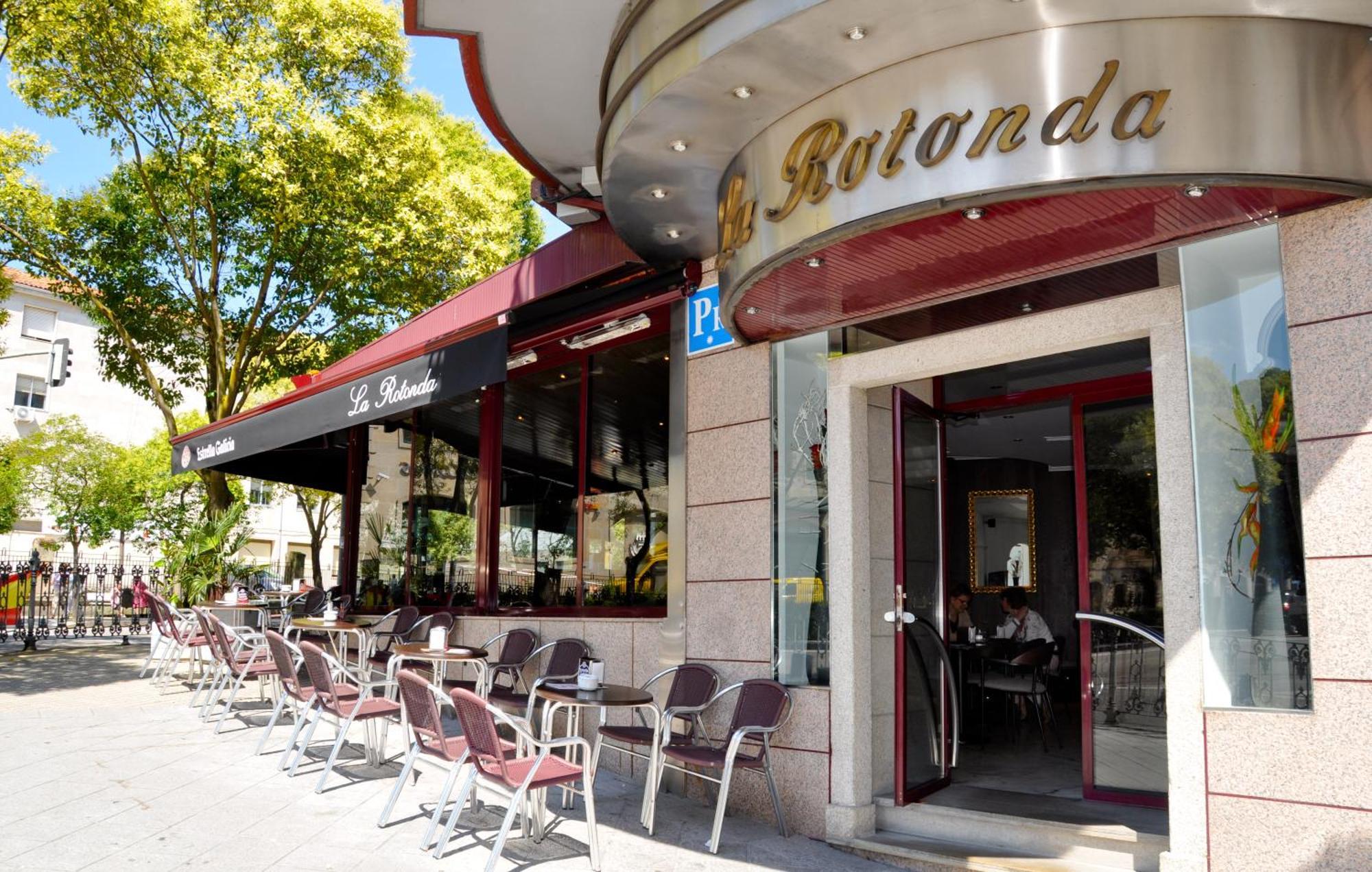 Hostal La Rotonda Ourense Bagian luar foto