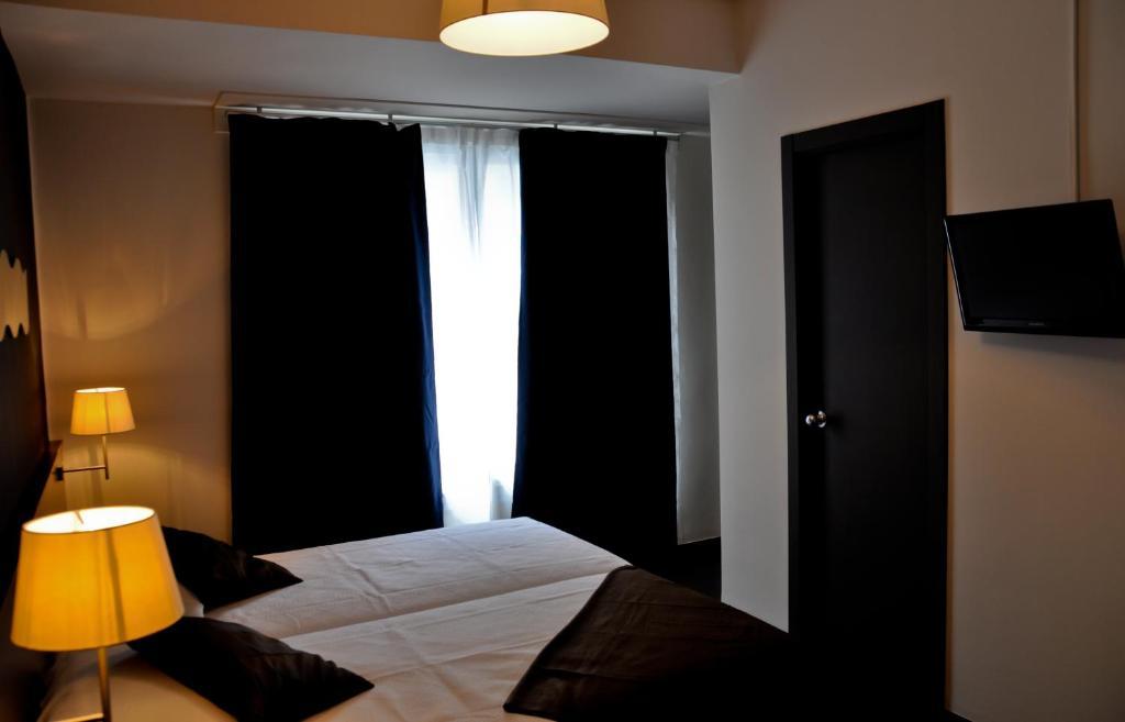 Hostal La Rotonda Ourense Ruang foto