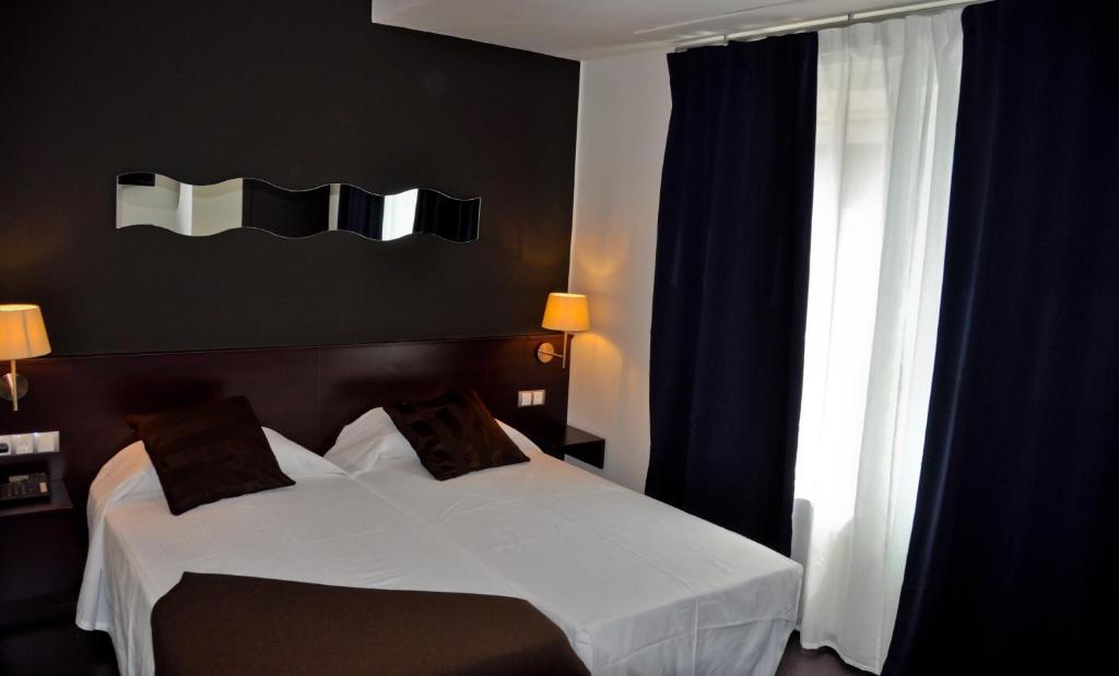 Hostal La Rotonda Ourense Ruang foto