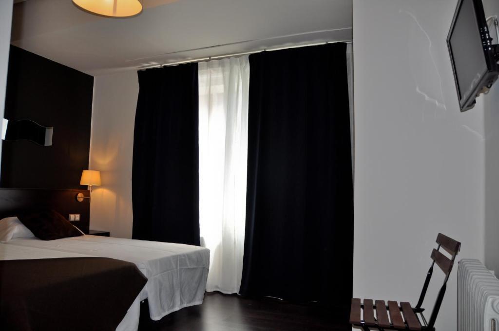 Hostal La Rotonda Ourense Ruang foto