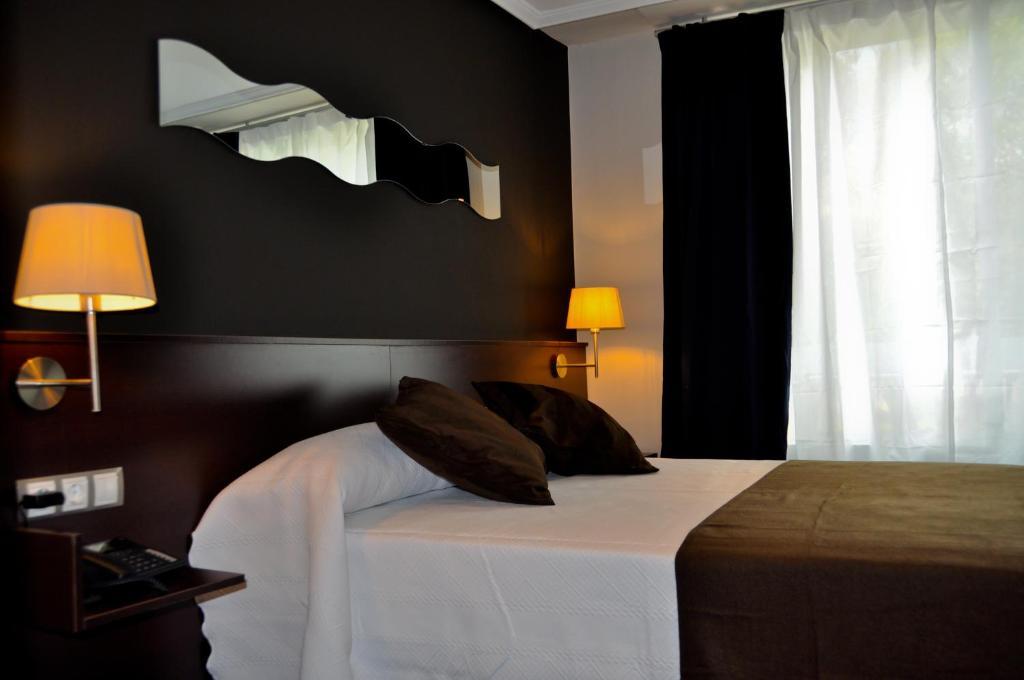 Hostal La Rotonda Ourense Ruang foto